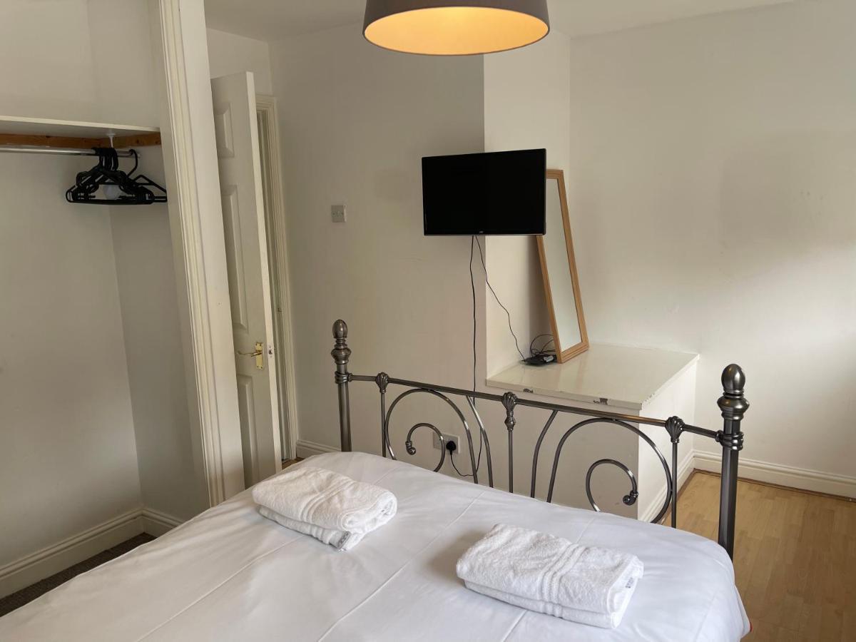 House Number 12 Sleeps Up To 4 With Smart Tvs In Every Room เวลลิงตัน ภายนอก รูปภาพ