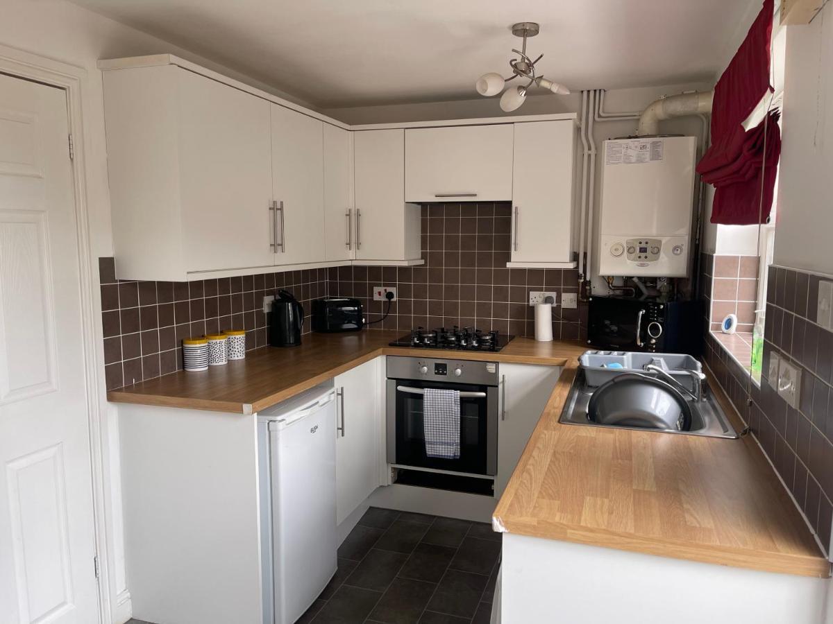 House Number 12 Sleeps Up To 4 With Smart Tvs In Every Room เวลลิงตัน ภายนอก รูปภาพ